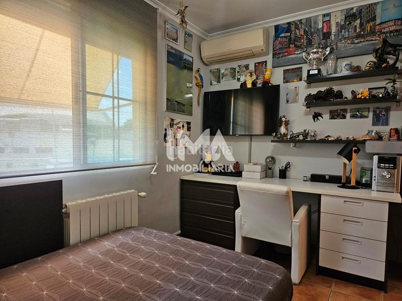 Foto d27aa99a-8114-4ae7-bfcc-f38527c5e435. Chalet mit heizung parking pool in Montealegre Eliana (l´)