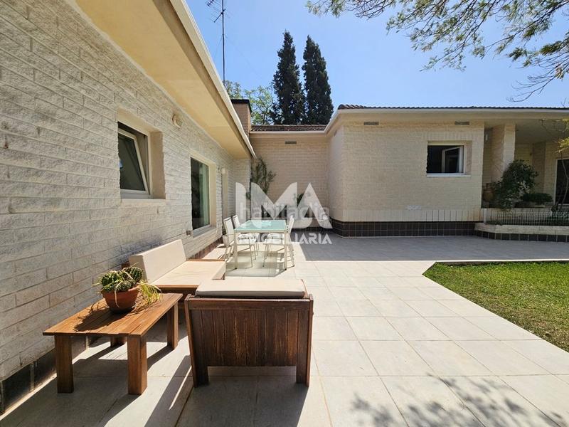 Foto 534583a1-1f5a-463f-ba0d-69a685bd588f. Xalet amb calefacció aparcament piscina a Montealegre Eliana (l´)