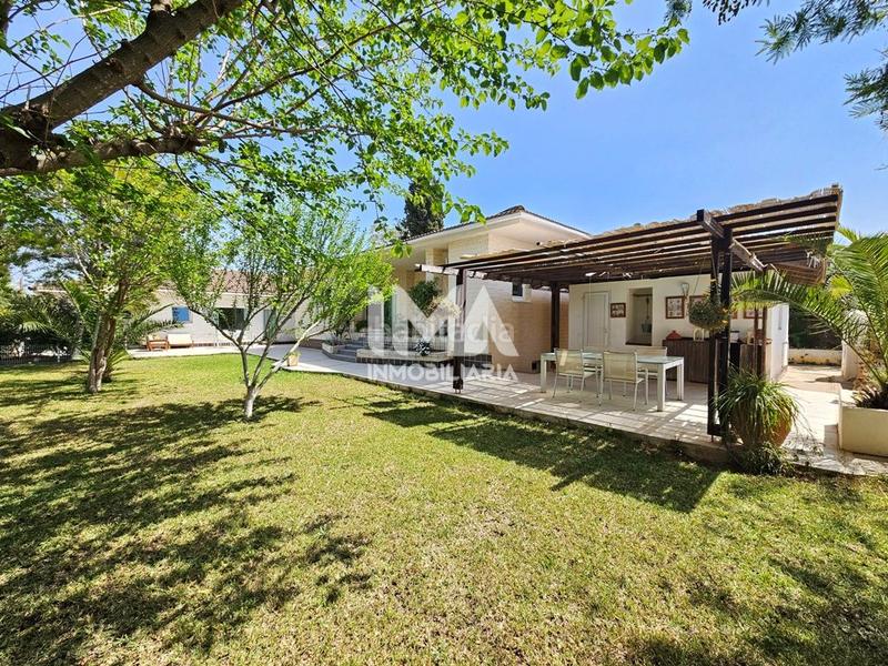 Foto d19f7280-a93f-4894-9830-666bc6cb7d07. Xalet amb calefacció aparcament piscina a Montealegre Eliana (l´)