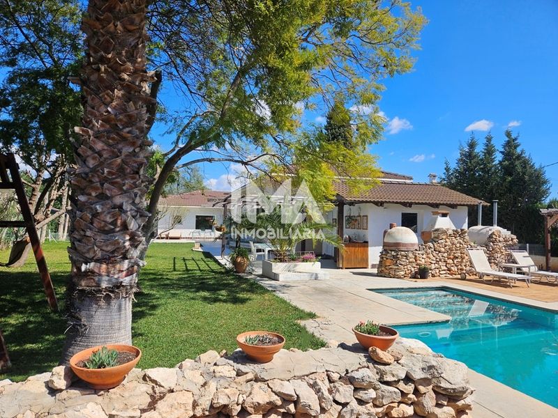 Foto d724c5c6-5e76-44d3-b028-49a22bb6353b. Xalet amb calefacció aparcament piscina a Montealegre Eliana (l´)