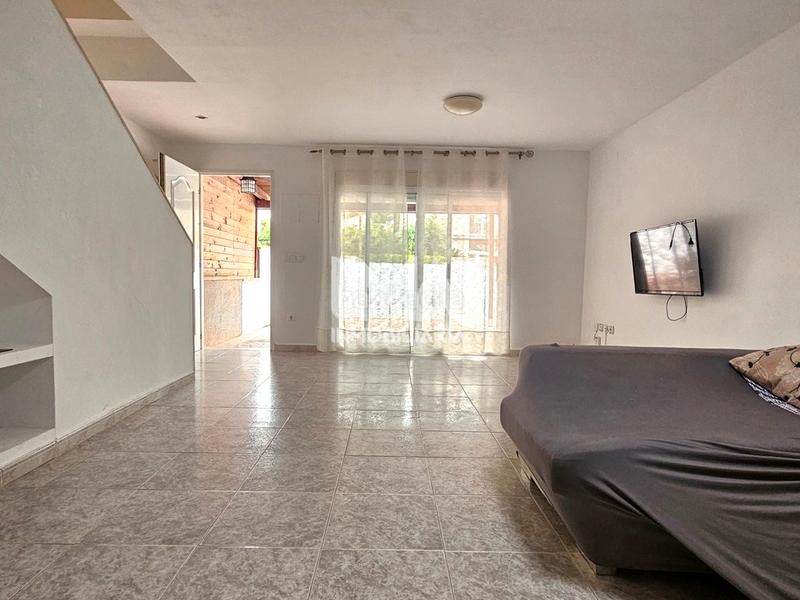 Foto 13b7f1ce-82bb-49ec-9892-3a426b18977e. Alquiler casa adosada en Serra