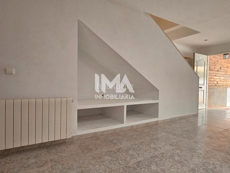 Foto 1f533a54-fe29-4e92-b128-353f206f719a. Alquiler casa adosada en Serra