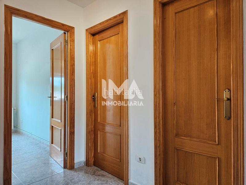 Foto 7417094d-6d45-42ea-9ed8-304e041ad967. Alquiler casa adosada en Serra