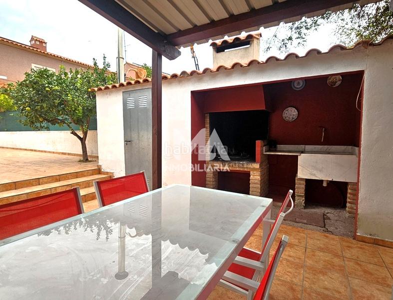 Foto ca98fb36-6359-4af4-8928-95bc44e78831. Alquiler casa adosada en Serra