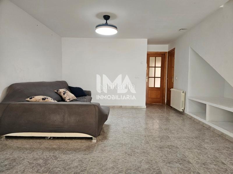 Foto 254bd00c-db99-4168-8272-41e973d8c5ce. Rent semi detached house with heating parking pool in Serra