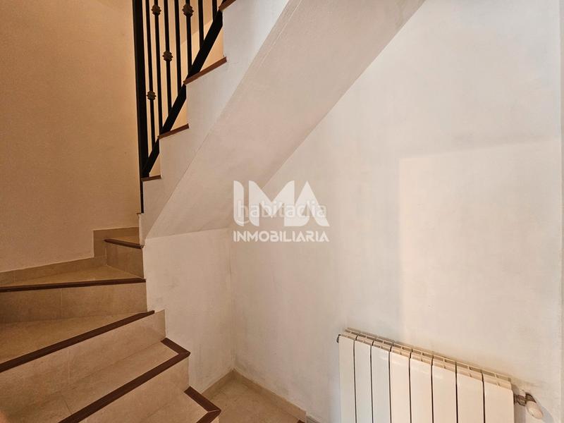 Foto 68580c66-fc9f-4d10-a8e8-7d37e0211e40. Rent semi detached house with heating parking pool in Serra