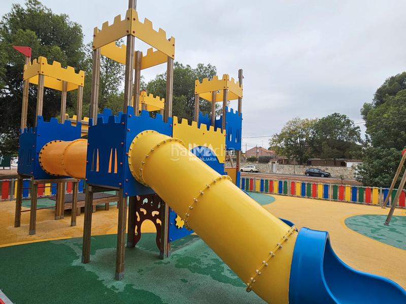 Foto 6d4b45a7-b70b-4ffa-b45b-c75ec51177db. Rent semi detached house with heating parking pool in Serra