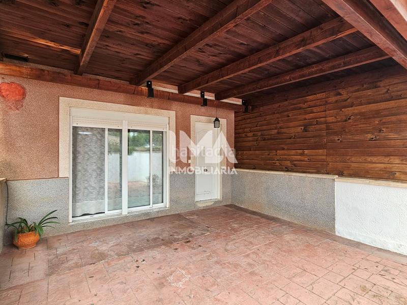 Foto 89d6fec7-1521-4be4-9bec-b7c11e0e232a. Rent semi detached house with heating parking pool in Serra