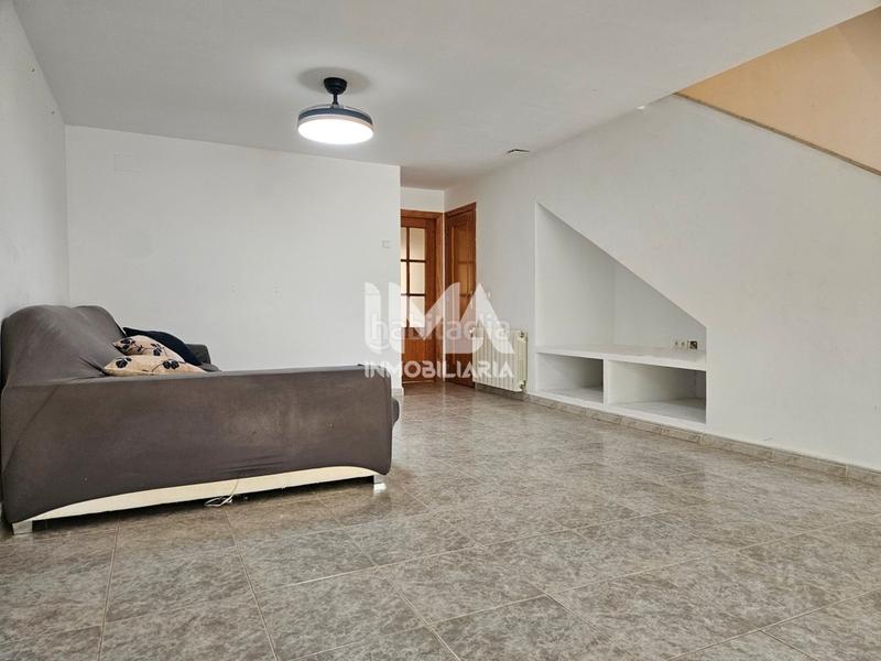 Foto c4e864fd-c3c9-4ca3-a36b-9665f1d9ad73. Rent semi detached house with heating parking pool in Serra