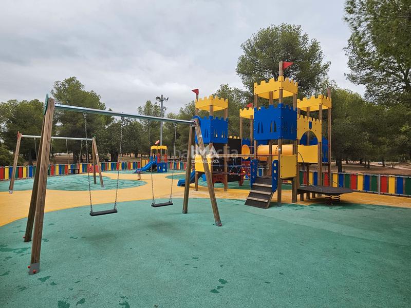 Foto d18fc595-1cc3-4fd3-a1ee-7ffa0b833b24. Rent semi detached house with heating parking pool in Serra