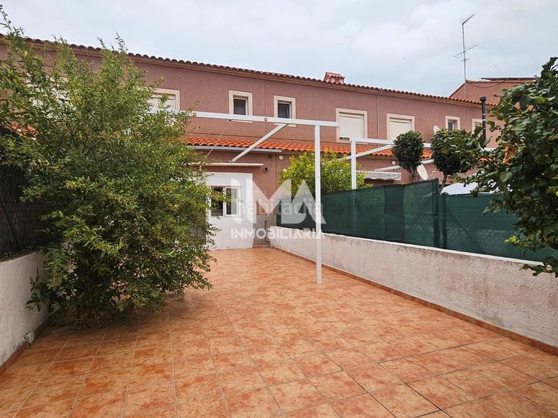 Foto f6a7c50d-bd7a-4248-8228-cd579e37a9fe. Rent semi detached house with heating parking pool in Serra