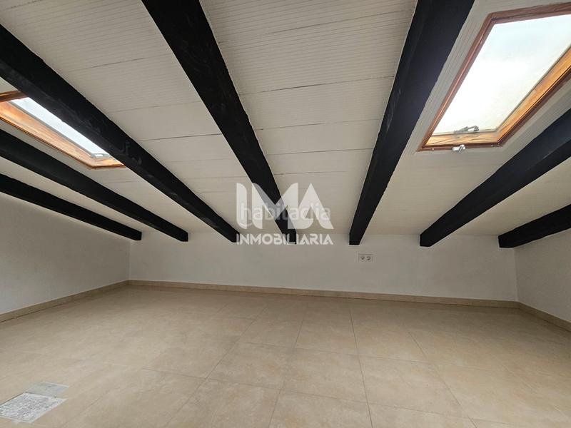 Foto ffe9299d-1864-4c77-b2d5-927529e394aa. Rent semi detached house with heating parking pool in Serra