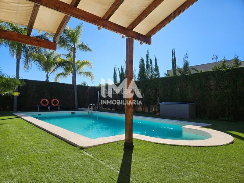 Foto c483a61a-b0ff-48ea-925d-ba32791fc607. Xalet amb xemeneia calefacció aparcament piscina a Eliana (l´)