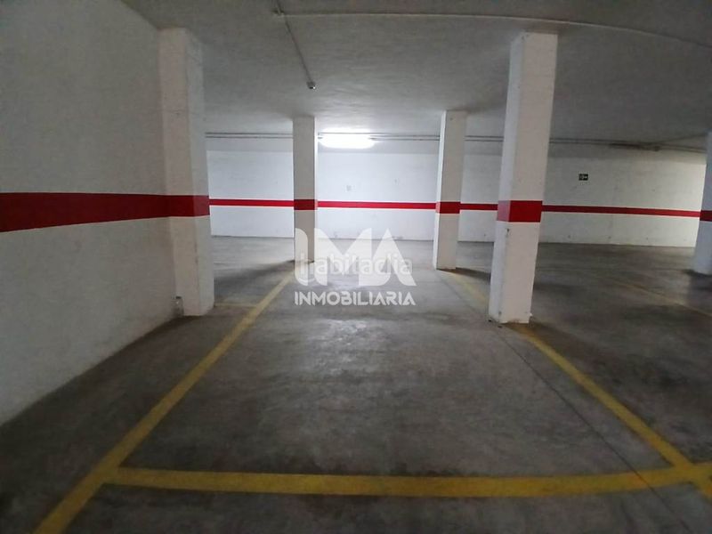 Foto 4e337425-ff85-42bb-bc0a-289110df35e5. Car parking in Pueblo Eliana (l´)