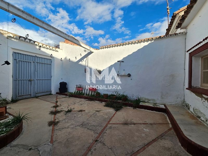 Foto 33a2b6dc-038a-43a0-bf7b-a02391d38abc. Casa amb aparcament a Pueblo Eliana (l´)