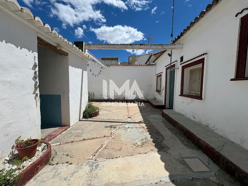 Foto e8d58bca-18db-4c4f-9873-76e02e4b61a5. Casa amb aparcament a Pueblo Eliana (l´)