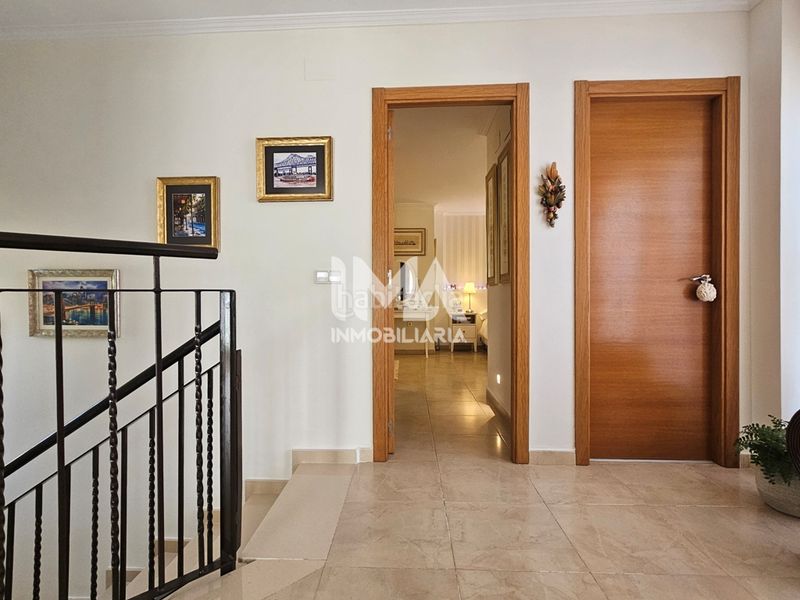 Foto 0f199736-c8d9-41f9-a62b-1a5b5c6a38bd. Xalet amb calefacció aparcament piscina a La Conarda-Montesano Bétera