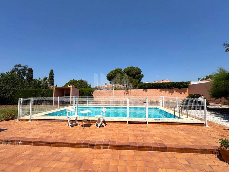 Foto 55f80679-be00-4ffc-8001-f090f97d755a. Chalet avec cheminée chauffage parking piscine dans Pobla de Vallbona (la)