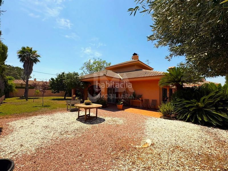 Foto 9b3de917-d9ed-42e0-bdd1-90e2402ec8ae. Chalet avec cheminée chauffage parking piscine dans Pobla de Vallbona (la)