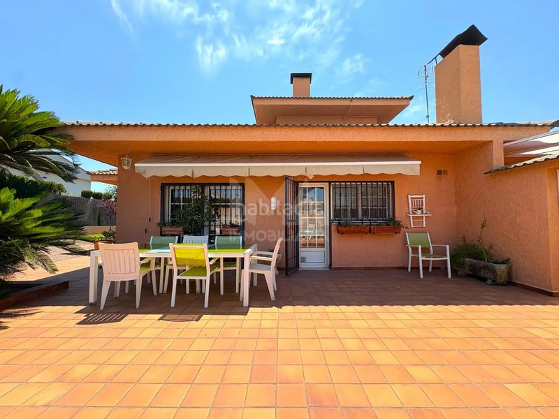 Foto 9b707507-53ea-4c46-9c2f-f08dcebbc0dd. Chalet avec cheminée chauffage parking piscine dans Pobla de Vallbona (la)