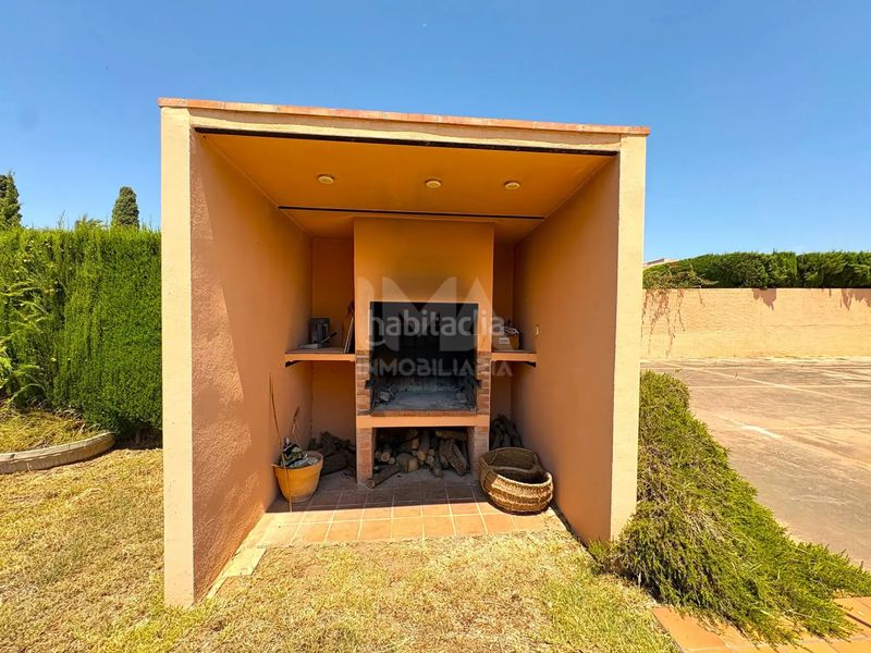 Foto cf546d32-c3c2-49b0-b3b9-e6f36d1b8438. Chalet avec cheminée chauffage parking piscine dans Pobla de Vallbona (la)