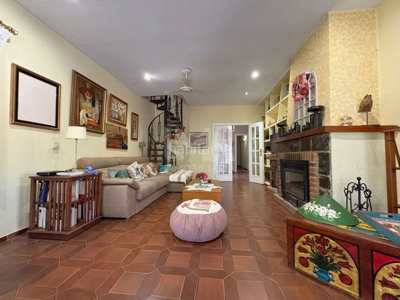 Foto dcd8e3b5-e73f-47e1-8d32-a3942f9f453c. Chalet avec cheminée chauffage parking piscine dans Pobla de Vallbona (la)