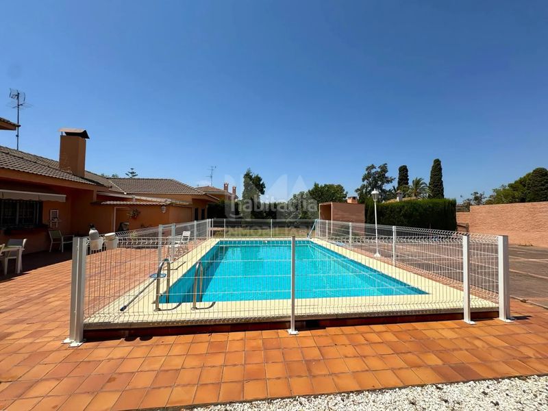 Foto f2b61b31-9ff4-4390-a8be-98a8874a8b74. Chalet avec cheminée chauffage parking piscine dans Pobla de Vallbona (la)