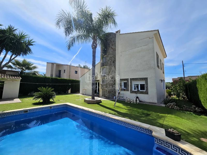 Foto 3a83485e-6622-4012-8713-658f7736a1f2. Xalet amb xemeneia calefacció aparcament piscina a Eliana (l´)