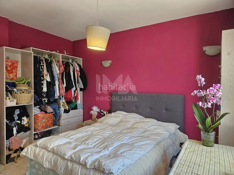 Foto b7971eaa-335b-4747-b649-e5ee8838f06b. Xalet amb xemeneia calefacció aparcament piscina a Eliana (l´)