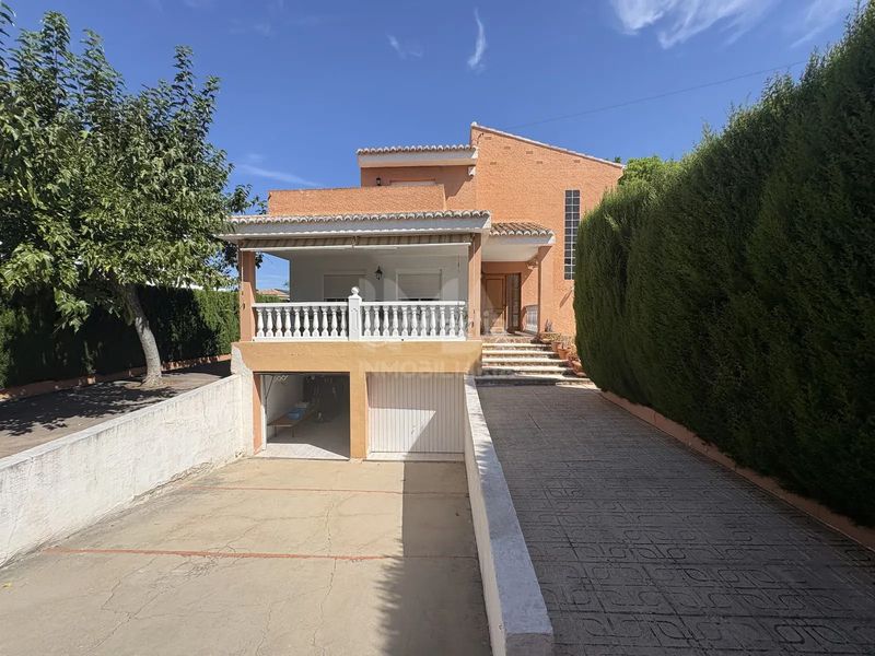 Foto 211106f7-bcb8-4f00-b1f7-d4c97b94956d. Xalet amb calefacció aparcament piscina a El Carme-Sant Agustí-Bonavista Eliana (l´)