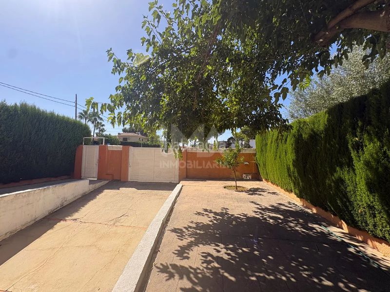 Foto b65e6989-0f41-46e5-af49-35dfc2a2e510. Xalet amb calefacció aparcament piscina a El Carme-Sant Agustí-Bonavista Eliana (l´)