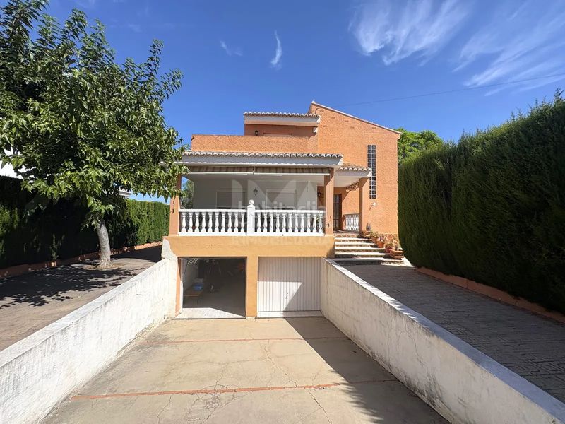 Foto f46071b4-509f-48a6-a6ba-c396fa1fe483. Xalet amb calefacció aparcament piscina a El Carme-Sant Agustí-Bonavista Eliana (l´)