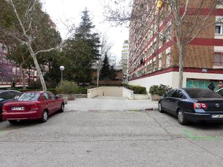 Aparcament cotxe a Calle de la cruz del sur 16. Plaza de garaje ideal para invertir y hacer tres plazas para mot