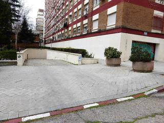 Lloguer Aparcament cotxe  Calle de la cruz del sur 16. Plaza de garaje ideal para coche pequeño y moto o dos coches peq