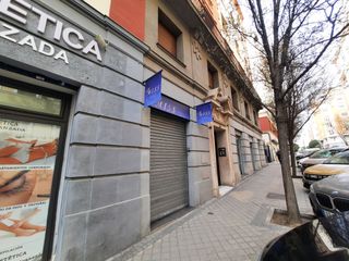 Lloguer Local Comercial a Calle de fernán gonzález 64. Local planta calle muy bien situado donde poder abrir su nuevo n