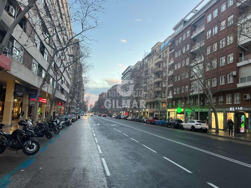 Foto 79d918cb-9858-4678-81c3-578702fe6818. Local comercial este local comercial en rentabilidad se encuentra en una ubicación privilegiada, en el tramo más comercial de la calle orense, en en Madrid