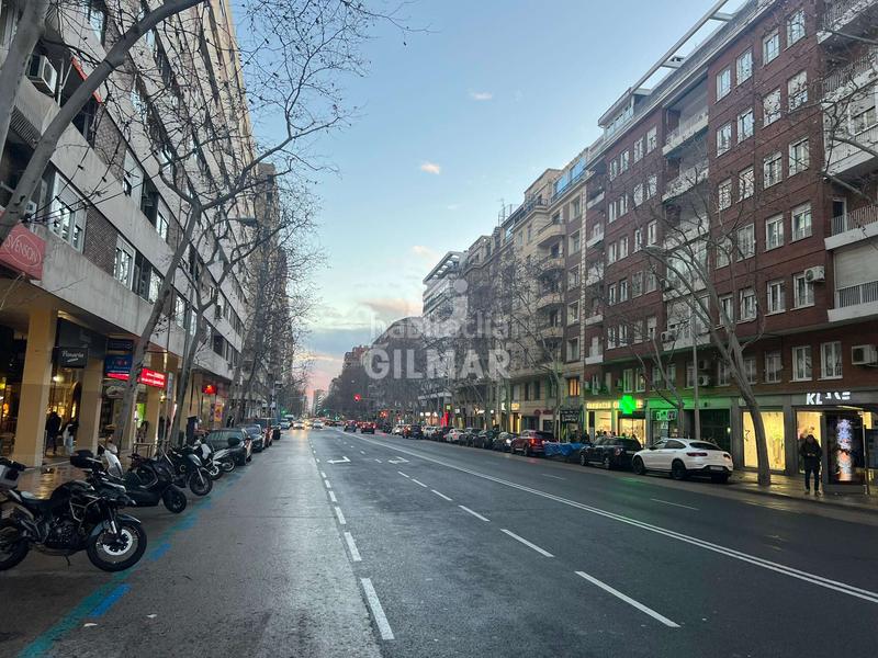 Foto d96677fd-44d5-405f-a5a8-c0f37c862b54. Local comercial este local comercial en rentabilidad se encuentra en una ubicación privilegiada, en el tramo más comercial de la calle orense, en en Madrid