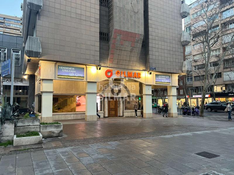 Foto e21574b4-2065-4c10-9b4f-21e5d1e6ac3e. Local comercial este local comercial en rentabilidad se encuentra en una ubicación privilegiada, en el tramo más comercial de la calle orense, en en Madrid