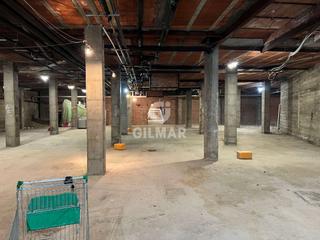 Local Comercial a Centro. Presentamos un local comercial en bruto, ubicado en la planta 1,