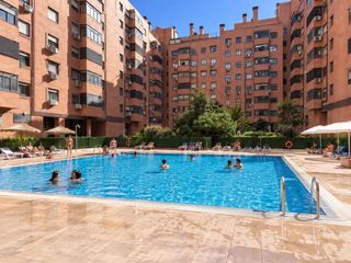 Flat in Los Rosales. Piso en venta en calle flora tristán  villaverde