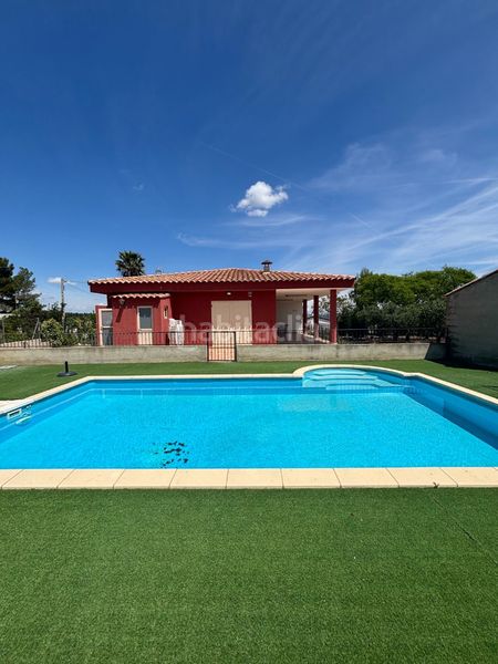 Foto 79f6dd63-ef16-4fe2-8414-99dd4a437359. Xalet amb aparcament piscina a Catadau