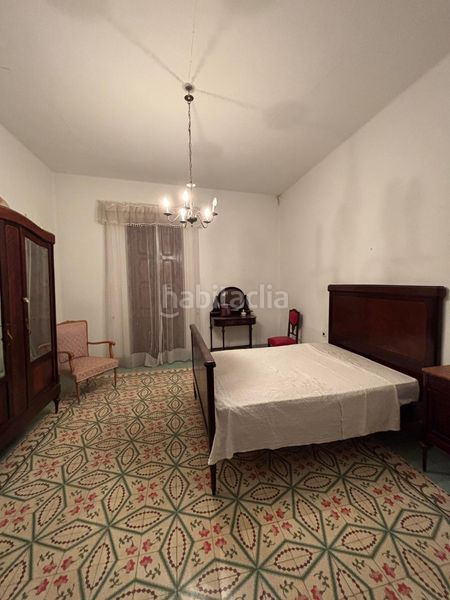 Foto cdf93673-923e-42e1-81e2-c9203321c0c0. Casa amb xemeneia a Llombai