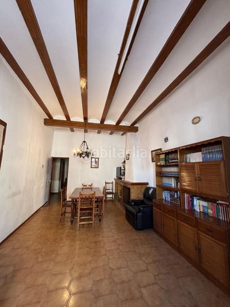 Foto d33988a0-a71c-448f-ac5d-a2ae878d8ecc. Casa amb xemeneia a Llombai