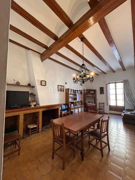Foto e7cb76a4-c6c8-4847-bf66-9c3f138be781. Casa amb xemeneia a Llombai