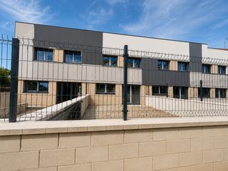 Casa en Concha espina 20. Amplia casa en venta de 4 dormitorios, 4 ba�os, jard�n privado y