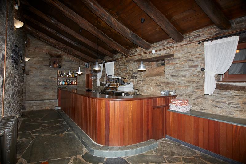 Foto 2c75f797-6927-4192-9844-069c426a5cac. Bauernhof mit kamin parking in Castroverde