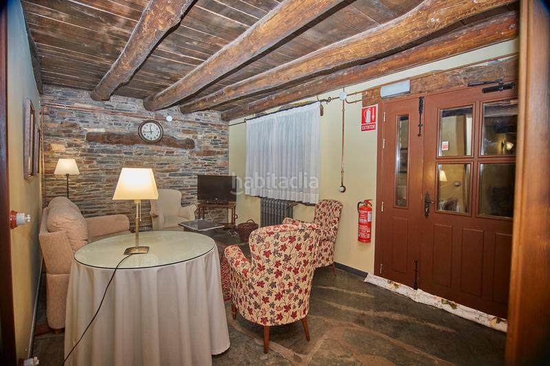 Foto 2f58d077-1636-49a9-b0c3-1546282decba. Bauernhof mit kamin parking in Castroverde