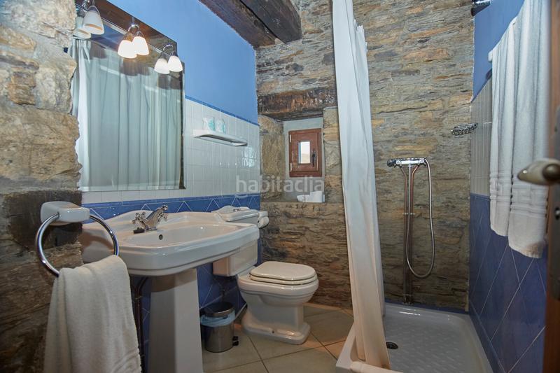 Foto 3d57edf2-cbfd-4bf6-9fea-96ab76d3e4b9. Bauernhof mit kamin parking in Castroverde