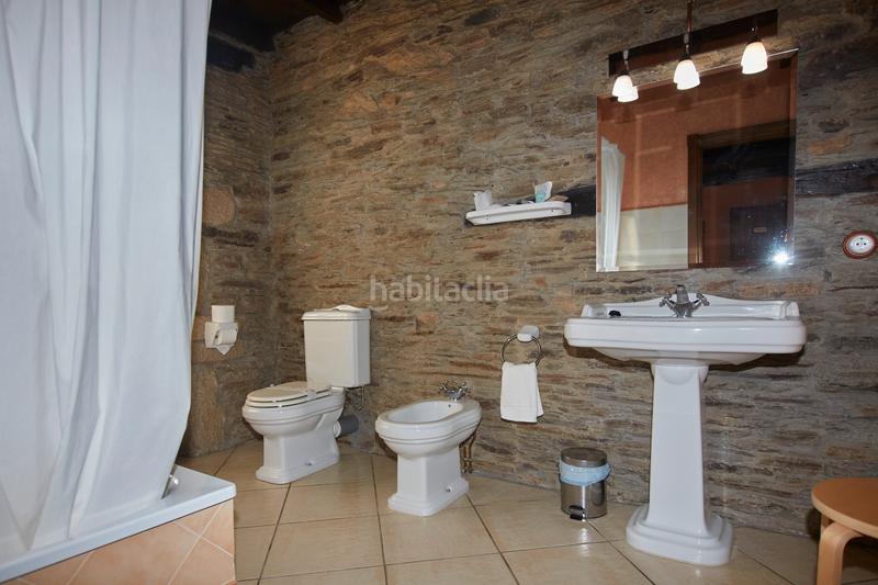 Foto 5d6f16e5-1624-4506-a48a-b72e3ded90cd. Bauernhof mit kamin parking in Castroverde