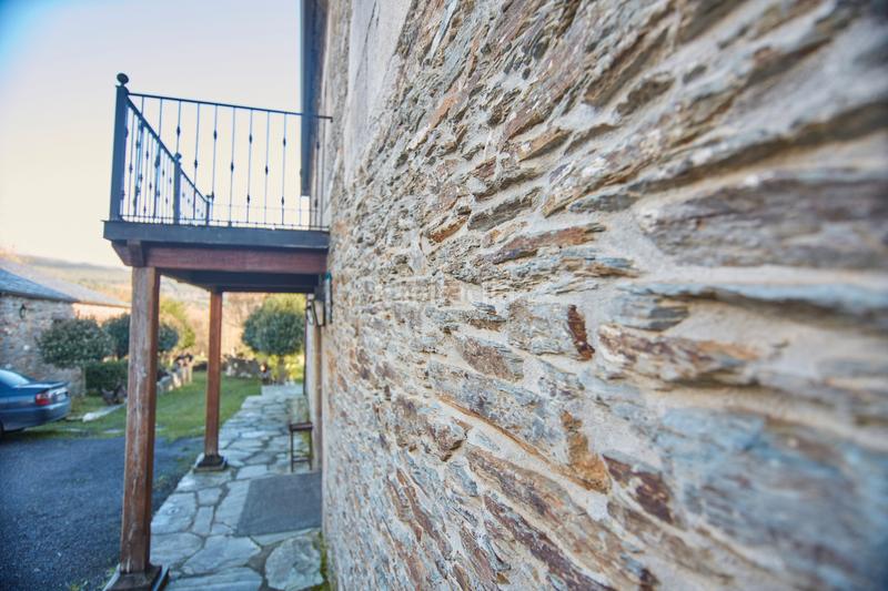 Foto 5f4ffd7a-d323-489a-b382-8522ac003225. Bauernhof mit kamin parking in Castroverde